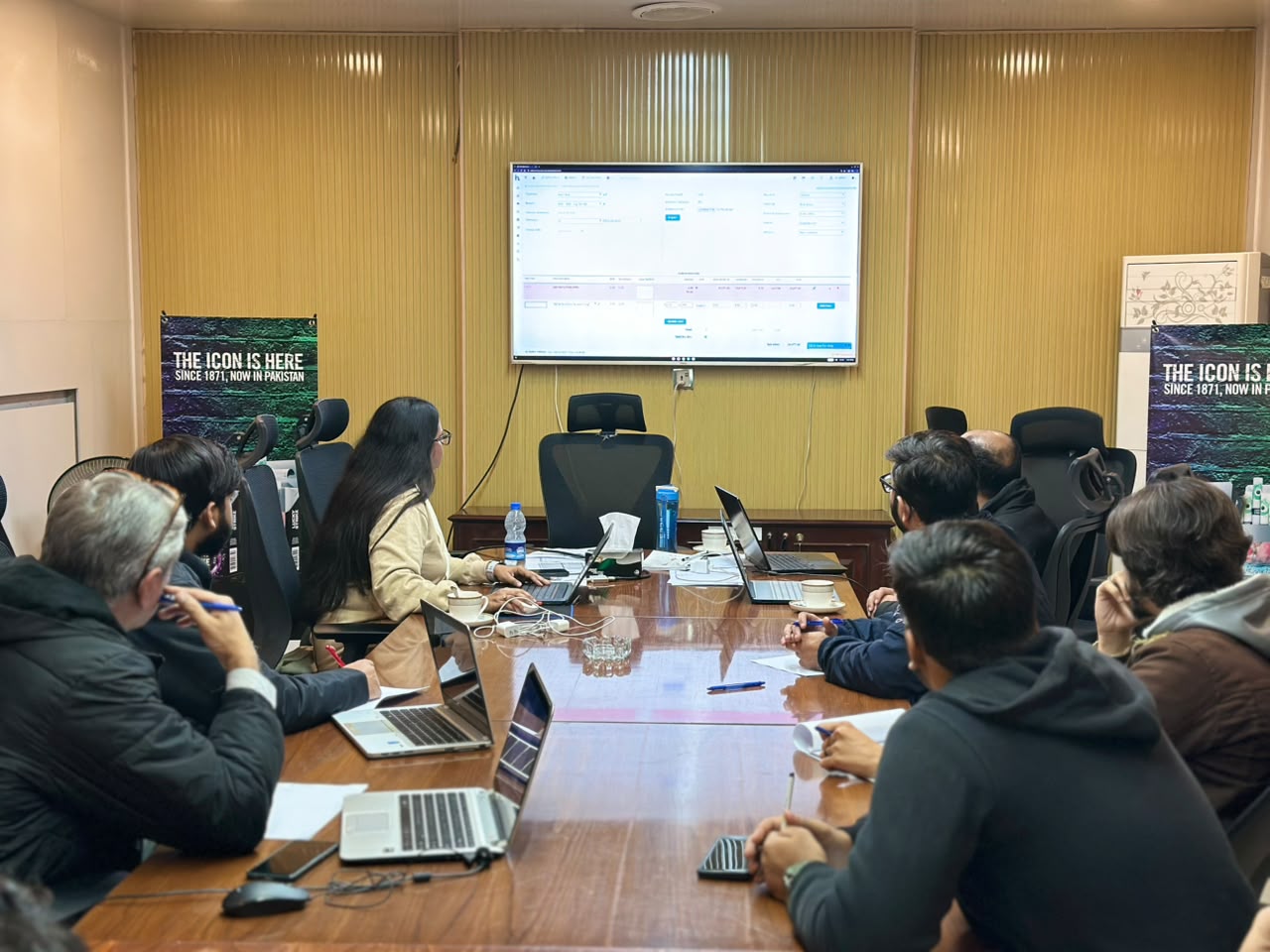Team discussion during a Hisaab.pk meeting